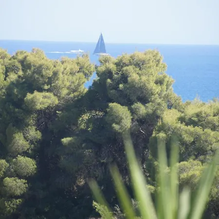 公寓 Desiree Bouzaíika